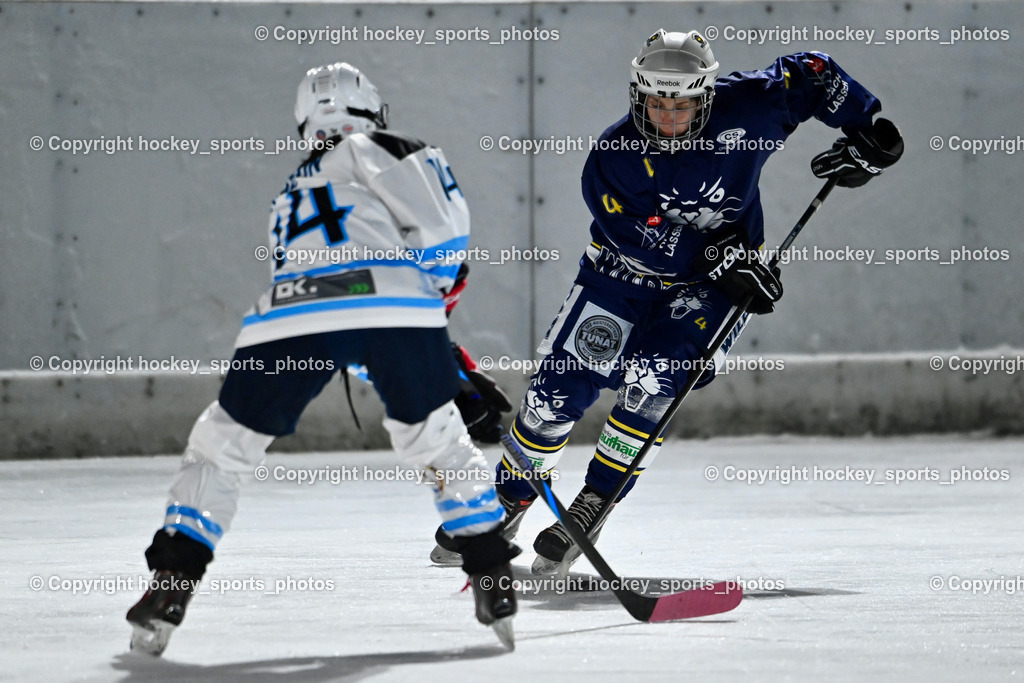 Wildcats Paternion vs. Unicorns Steindorf | #4 Oberzaucher Christina WILDCATS PATERNION, #14 Kabon Nora UNICORNS STEINDORF, Wildcats Paternion vs. Unicorns Steindorf, Wildcats Paternion vs. Unicorns Steindorf am 02.01.2026 in Paternion (Eislaufplatz Paternion), Austria, (Photo by Bernd Stefan)