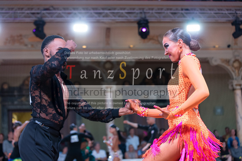 20240706_WDSF_WO_Latin_8439 | Tanzsportbilder, Standardtanz, Lateintanz, WDSF, DTV, LTVB, dancecomp, goc, hessen tanzt, blaues band der spree, walzer, tango, wiener walzer, slowfox, quickstepp, samba, rumba, cha-cha-cha, paso doble. jive, hd-kroft photography, turniertanzsport