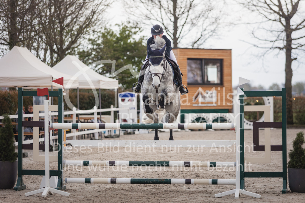 230426_HofSosath_Stil-M-657 | Deine schönsten Turniermomente als professionelle Fotos! Entdecke hochwertige Pferdesport-Fotografie im Online-Shop. Jetzt Fotos finden & bestellen!