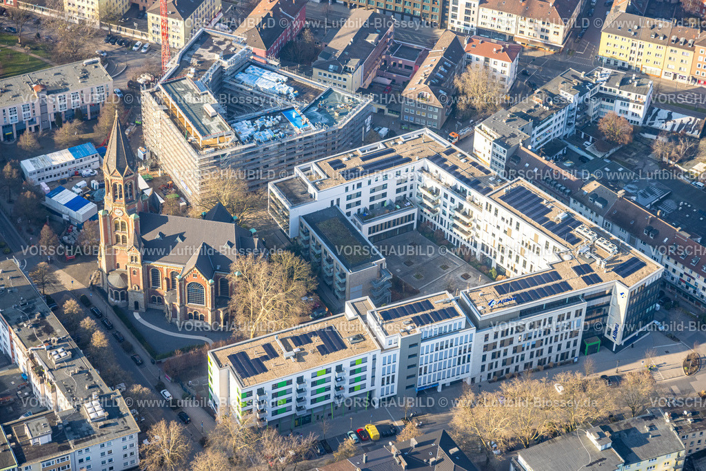 Essen260100951 | Luftbild, evang. Kreuzeskirche, Baustelle mit Neubau WEBER1 Wohnanlage am Weberplatz Ecke Kastanienallee und Wohnanlage Kastanienhöfe, Stadtkern, Essen, Ruhrgebiet, Nordrhein-Westfalen, Deutschland