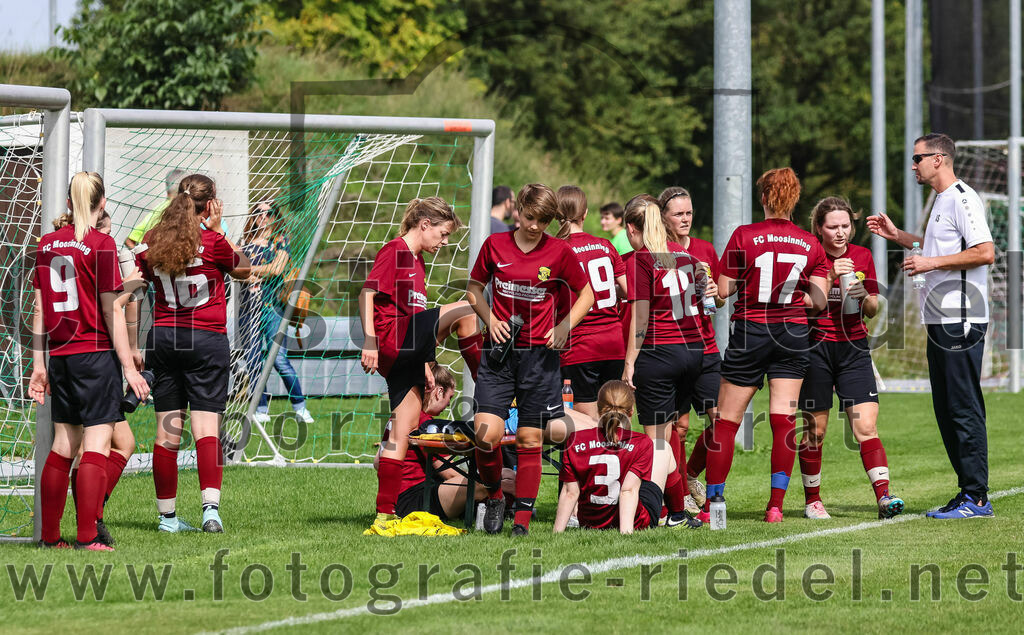2023-09-03_099_Teamware_Cup_2023 | Oberding, Deutschland, 03.09.2023:
Fußball, TS Teamwear Cup 2023, Vorrunde, FC Schwaig gegen FC Langengeisling, Endergebnis: 

Foto: Christian Riedel / fotografie-riedel.net