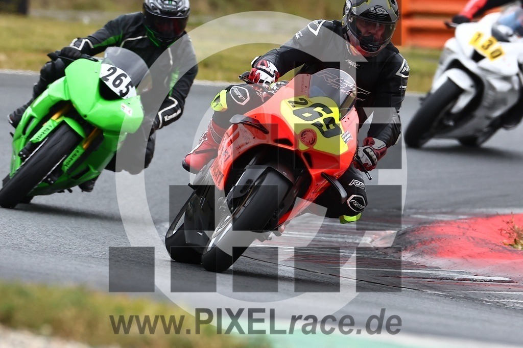 0265-20240916_01350 | Schöne Erinnerungen an spannende Momente - das festzuhalten ist unser Job. PIXELrace.de ist seit 2003 auf den Rennstrecken Europas unterwegs um die Action draußen beim Fahren und die wunderbare Stimmung imm Fahrerlager für euch einzufangen.