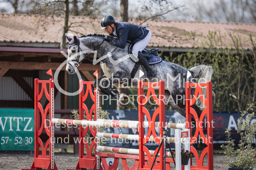 230411_Mühlen_03SprPf-L-422 | Deine schönsten Turniermomente als professionelle Fotos! Entdecke hochwertige Pferdesport-Fotografie im Online-Shop. Jetzt Fotos finden & bestellen!