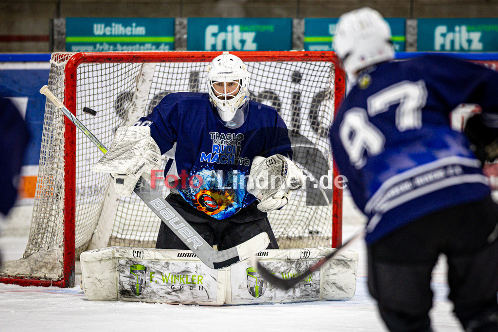 Peißenberg MINERS gegen EV Dingolfing ISAR RATS | Eishockey Bayernliga 2025/26 Vorrunde 28. Spieltag, Peißenberg MINERS gegen EV Dingolfing ISAR RATS, 20260118,Xaver NAGEL (MINERS Goali 80) in Aktion, Aufwärmen,2026-01-18 in Peißenberg (flatbuy Arena Peißenberg), Xaver NAGEL (MINERS Goali 80)Copyright: WolfgangxLindner www.foto-lindner.de