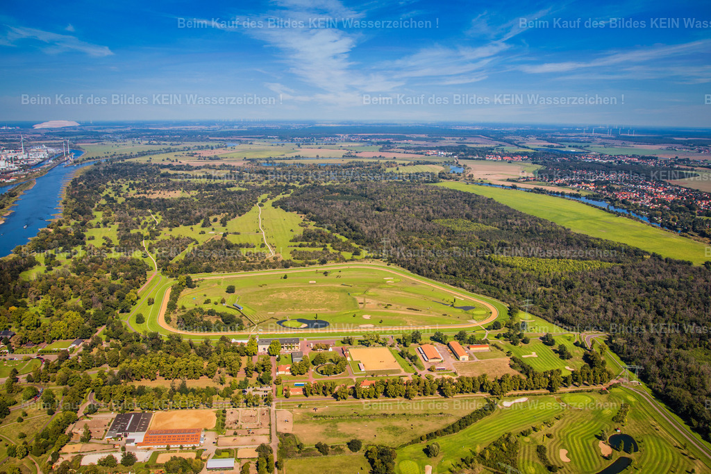 Magdeburg Rennbahn Herrenkrug Luftbild Rennverein Golfplatz-6641 | Aktuell wird im City Carrè die Ausstellung "Magdeburg von ganz oben" mit Luftbildern der Stadt präsentiert. Diese Ausstellung zeigt Luftaufnahmen der Stadt, die die Entwicklung Magdeburgs über die Jahre dokumentieren.  Die Ausstellung "Magdeburg von ganz oben" läuft vom 5. bis 30. Mai 2025
 - Realisiert mit Pictrs.com