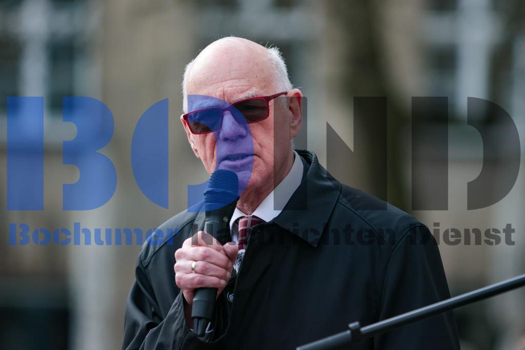 Brandmauer 2024 vor dem Rathaus der Stadt Bochum {date} -  | {headline}



(Foto: Sebastian Sendlak / BOND)

 - Realisiert mit Pictrs.com