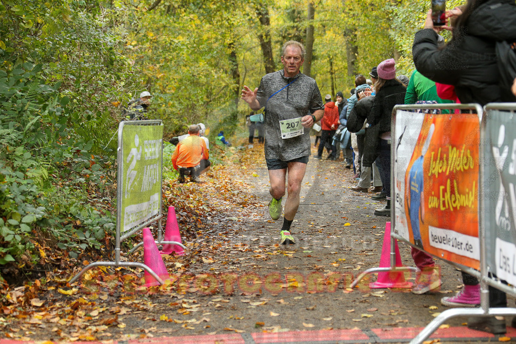 251026_1233_EX1_0661 | Sportfotografie im Rhein-Sieg Kreis, Köln, Bonn, NRW, Rheinland Pfalz, Hessen, etc. Unser Tätigkeitsfeld umfasst den Laufsport vom Volkslauf über den Marathon, Duathlon, Triathon bis zum Ultralauf wie Kölnpfad Ultra oder Schindertrail.