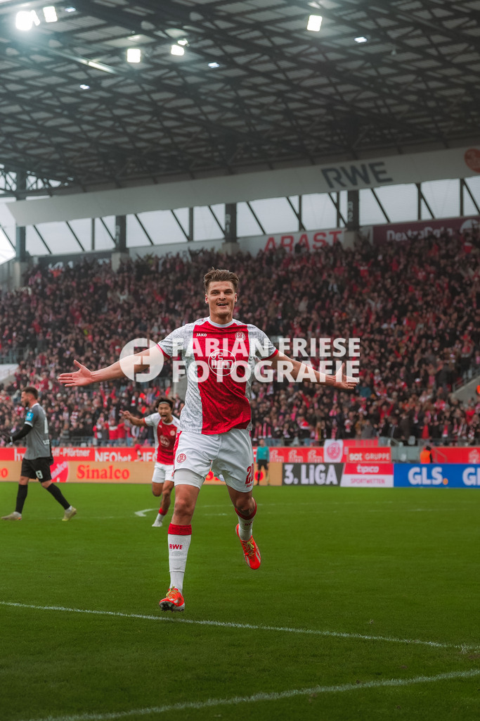 GER Rot-Weiss Essen vs. SSV Ulm, Fussball, 3. Liga, Spieltag 19, Saison 2025/2026, 20.12.2025 | GER Rot-Weiss Essen vs. SSV Ulm, Fussball, 3. Liga, Spieltag 19, Saison 2025/2026, 20.12.2025Foto: Fabian Friese - Realisiert mit Pictrs.com