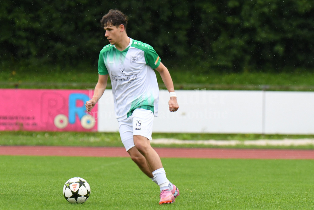 SpVgg GW Deggendorf : FC Obernzell-Erlau | Lukas Semmler (SpVgg GW Deggendorf #19) - Realisiert mit Pictrs.com