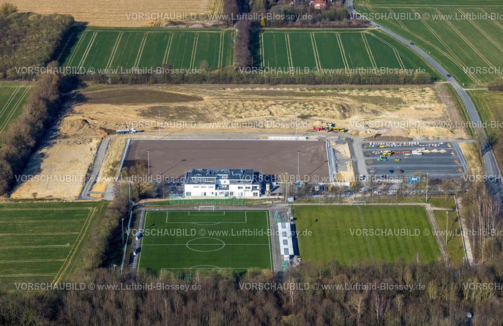 Hamm220304131 | Luftbild, Baustelle und Neubau Sportplatz mit Tribünen sowie ein Vereinsgebäude mit Sport-Kindertagesstätte Rabatz Am Berg, An der Lohschule im Stadtteil Rhynern in Hamm, Ruhrgebiet, Nordrhein-Westfalen, Deutschland