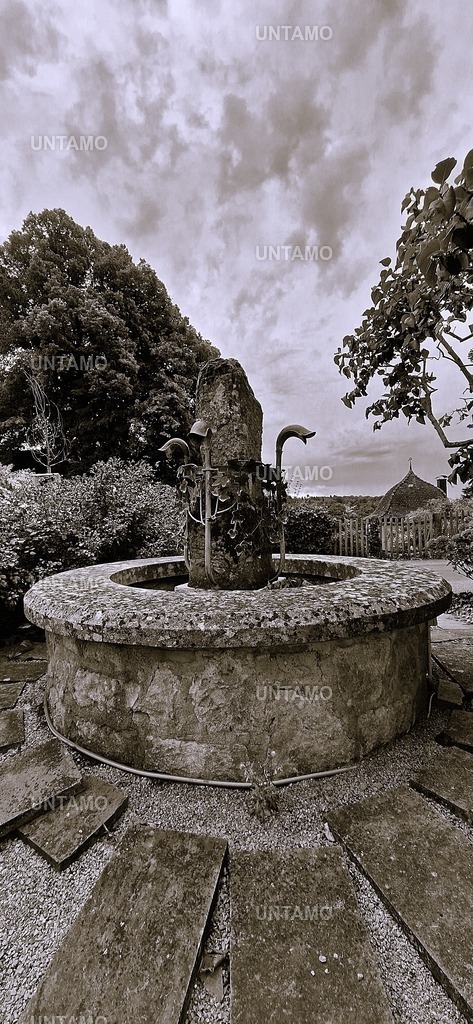 Schloss Stetten Brunnen | untamo - Realisiert mit Pictrs.com