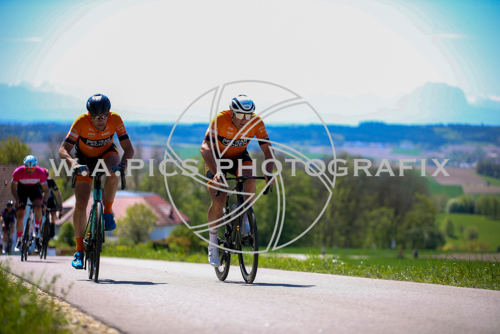 ..... | Wels, 23.04.2026, Kirschblüten Radrennen 2026 , Image shows: Photo: Wapics / Willdoner Andreas