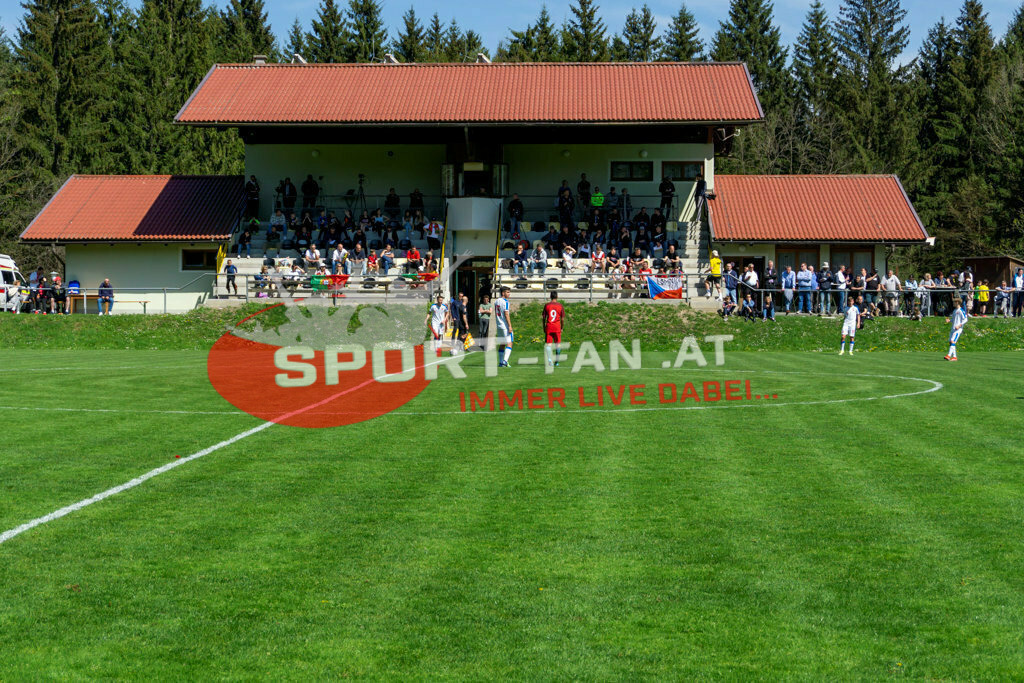Portugal  U15 -Czech Republic U15 | Tribüne ; Portugal  U15 -Czech Republic U15 am 29.04.2022 in Arnoldstein
(Sportplatz), AUSTRIA, (Photo by Ernst Krawagner sport-fan.at) - Realisiert mit Pictrs.com