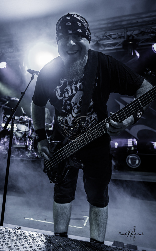 Justice Daudenwinden | Frank Herberich Fotografie, Frank Herberich, Fotografie, Hochzeit, Portrait, St. Peter Ording, Ording, Westerhever, Nordsee, Frank Fotografie, Hardheim,  Odenwald,Walldürn, Band,Eventfotografie - Realisiert mit Pictrs.com