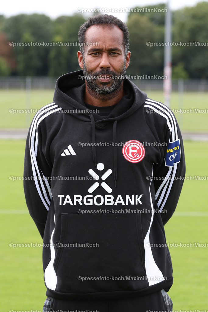 Due2BL25072401006 | Cheftrainer Daniel Thioune ; Fortuna Düsseldorf; 2. Bundesliga, Porträttermin 2024/2025