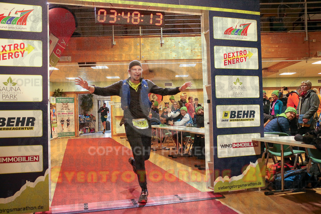 241208_1251_EX1_7988 | Sportfotografie im Rhein-Sieg Kreis, Köln, Bonn, NRW, Rheinland Pfalz, Hessen, etc. Unser Tätigkeitsfeld umfasst den Laufsport vom Volkslauf über den Marathon, Duathlon, Triathon bis zum Ultralauf wie Kölnpfad Ultra oder Schindertrail.
