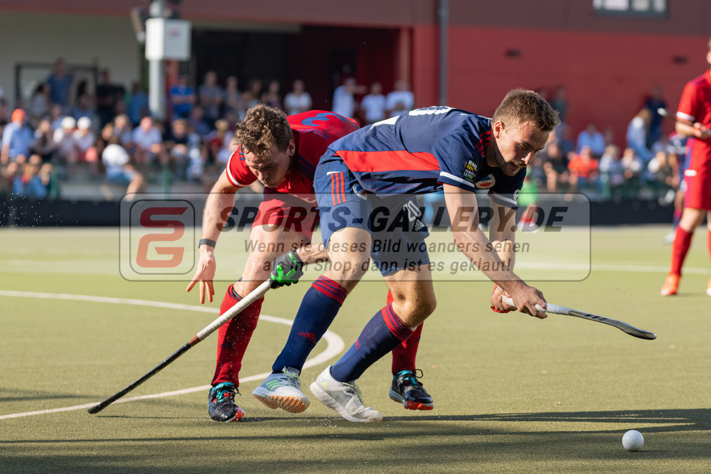 HK_20220903_109756 | 1. Bundesliga Herren Düsseldorfer HC - Mannheimer HC am 3.9.2022 DHC Düsseldorf, Düsseldorf , Benjamin Hamish Edwards ( Düsseldorfer HC #3 ) , Justus Weigand ( Mannheimer HC #20 )