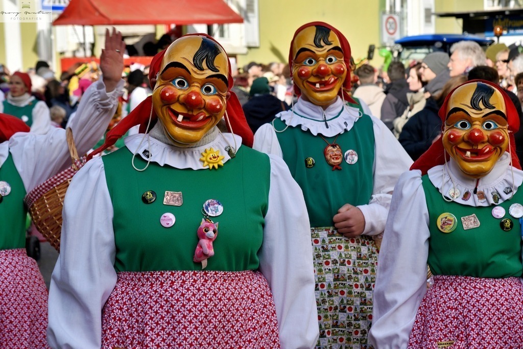 Umzug Sonn  _26-086-RA | Fotoblog Schwarzwald, Foto Blog Wiesental, Pfaffenberg, Winterzauber, Zeller Bergland, Zell im Wiesental, Fotoblog Wiesental, Landschaftsfotos, Bilder Wiesental, Natur, Naturbilder, Fastnacht, Zeller Fastnacht, Zeller Fasnacht, Zeller Bergland, Belchen, - Realisiert mit Pictrs.com