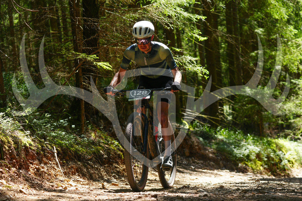 FC604083 | Fotogalerie der Treibjagd im Dunkelwald - Dein MTB Etappenrennen im Erzgebirge - Realisiert mit Pictrs.com