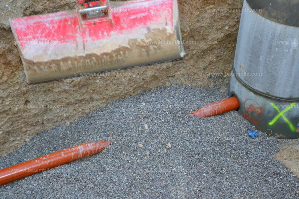 bib-lg03-abwasserkanal-0056 | Nach LV-Leistungsgruppen sortierte Detailfotos über den Bau eines Hauses. Alle Hausbau-Bilder direkt vom Urheber und Autor der Website Haus-Selber-Bauen.com