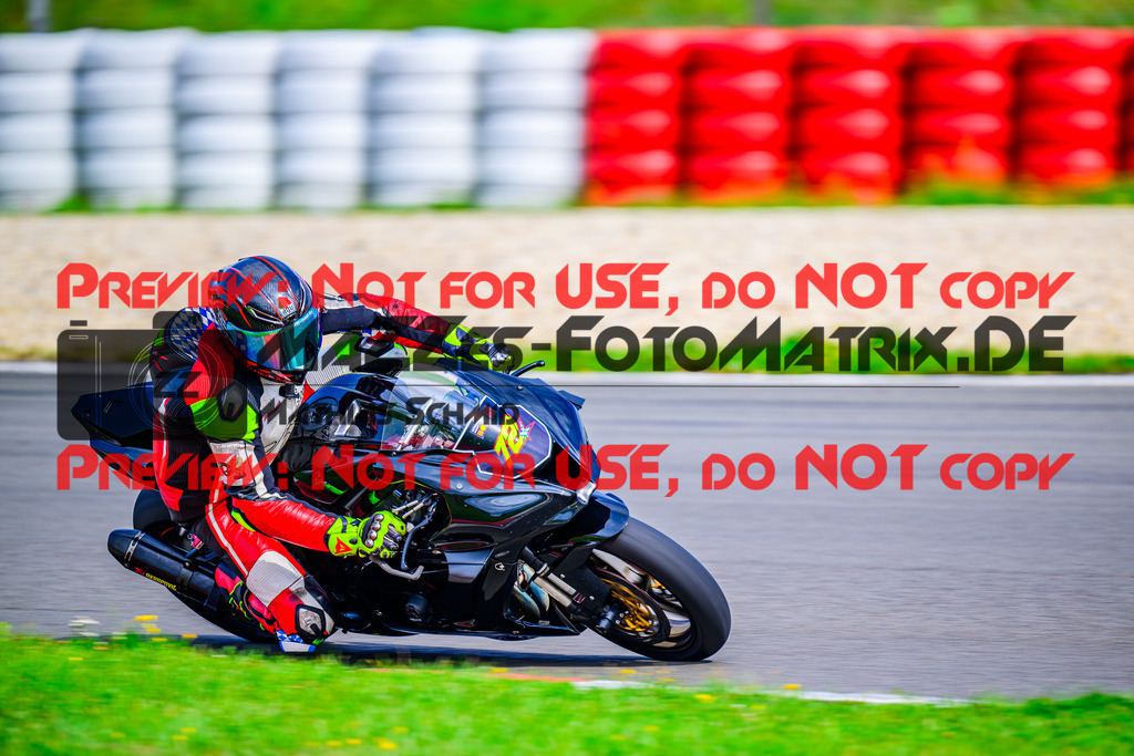 MaZZes_FotoMatrix_240910_6007705_8455 | ROT