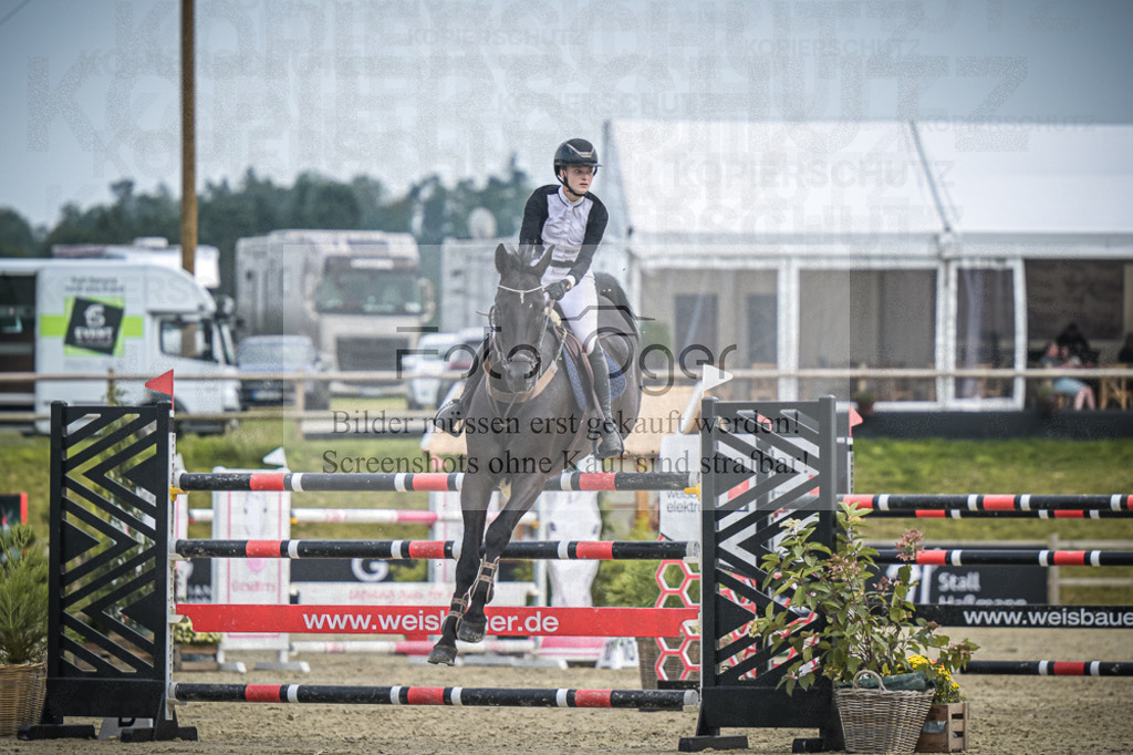 DOS_1102 | Entdecke hochwertige Reitturnierfotos von Foto Oger. Professionell, emotional und authentisch – jetzt Lieblingsmomente im Shop bestellen.Deutschlandweite Turnierfotografie. - Realisiert mit Pictrs.com