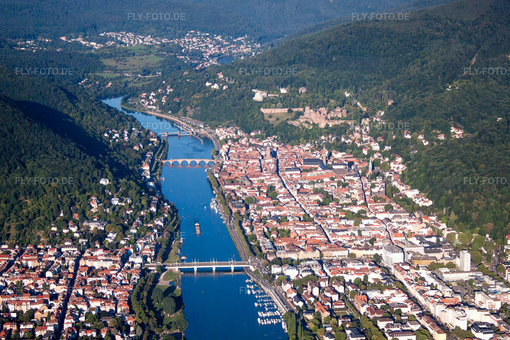 Luftbild: Altstadt, Alte Brücke über den Neckar im Ortsteil Voraltstadt in Heidelberg im Bundesland Baden-Württemberg in Deutschland.Foto: IMG_51928.jpg vom 18.08.2012 durch Werner Riehm/FLY-FOTO.deAuflösung des Originals: 4752 x 3168 px
