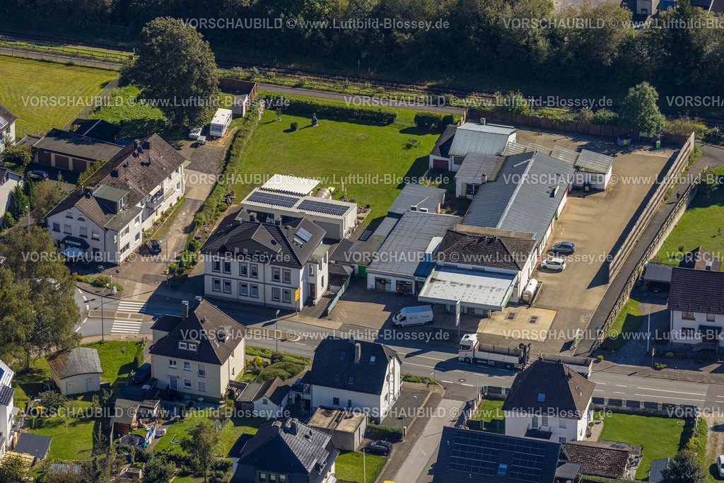 Finnentrop230908675 | Luftbild, Raiffeisen Sauer-Siegerland Tankstelle Heggen, Heggen, Finnentrop, Sauerland, Nordrhein-Westfalen, Deutschland