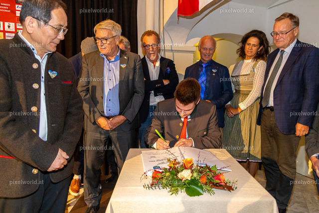 30 Jahre Städtepartnerschaft mit Bamberg und 30 Jahre Kultur Forum Amthof | Bildershop von pixelworld.at - Realisiert mit Pictrs.com