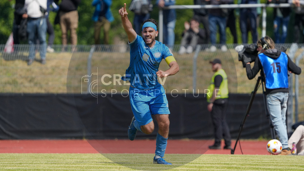 Fußball, Herren, Saison 2024/2025, Finaltag der Amateure 2025, Landespokal Brandenburg, Finale, VfB 1921 Krieschow vs. RSV Eintracht 1949, Samstag 24.05.2025, Volksparkstadion Neuruppin, | Fußball, Herren, Saison 2024/2025, Finaltag der Amateure 2025, Landespokal Brandenburg, Finale, VfB 1921 Krieschow vs. RSV Eintracht 1949, Samstag 24.05.2025, Volksparkstadion Neuruppin, Im Bild: Ernes Matjaz (RSV) jubelt über seinen Führungstreffer - Realisiert mit Pictrs.com