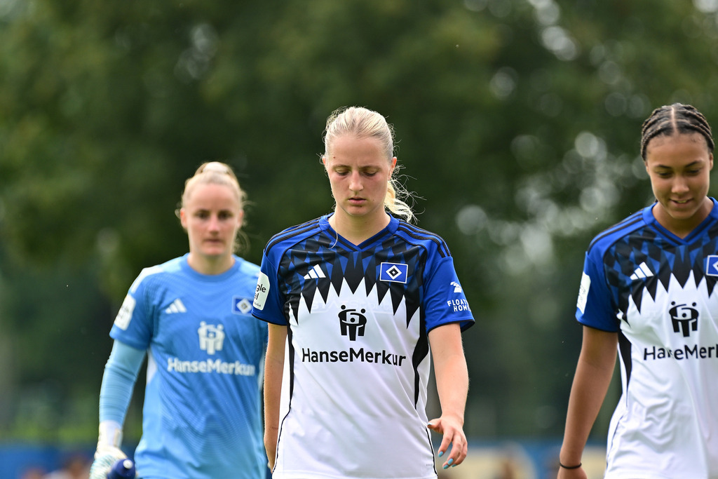 Fußball I Frauen I Saison 2025-2026 I Testspiel I Hamburger SV - Holstein Kiel | Nahaufnahme, Einzelfoto, Freisteller, Portrait, Porträt, Einzelbild, Einzelfoto, Körper: Nina Räcke (39, Hamburger SV) - Realisiert mit Pictrs.com