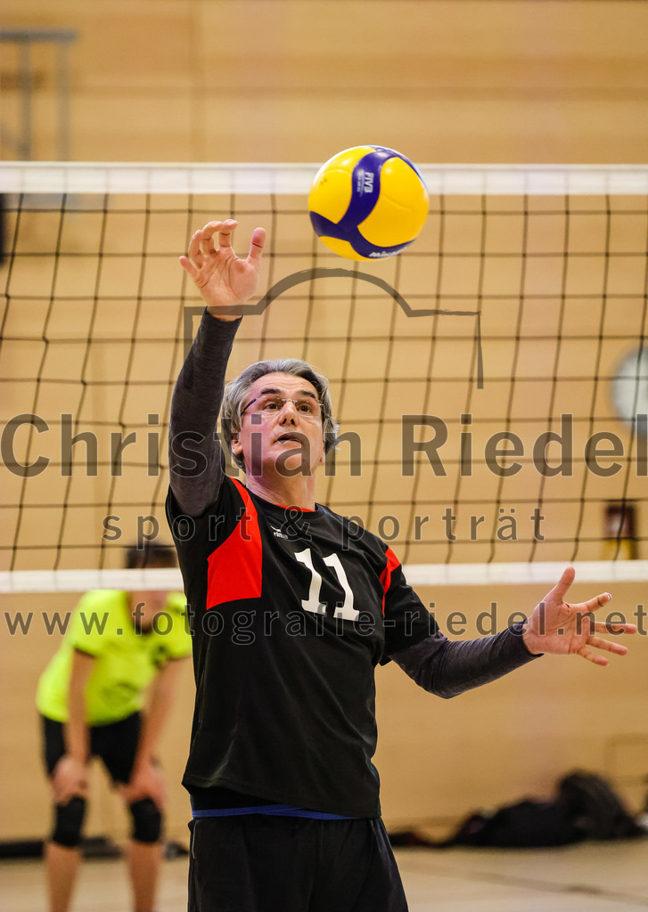 2021-11-27_020_TuS_Oberding_II_gegen_MTV_1881_Ingolstadt_III | Oberding, Deutschland, 27.11.2021:
Volleyball, Kreisliga 2021 / 2022, 5. Spieltag, TuS Oberding II gegen MTV 1881 Ingolstadt III, Endergebnis: 3:2

Gregor Bartkowski (TuS Oberding, #11)

Foto: Christian Riedel / fotografie-riedel.net