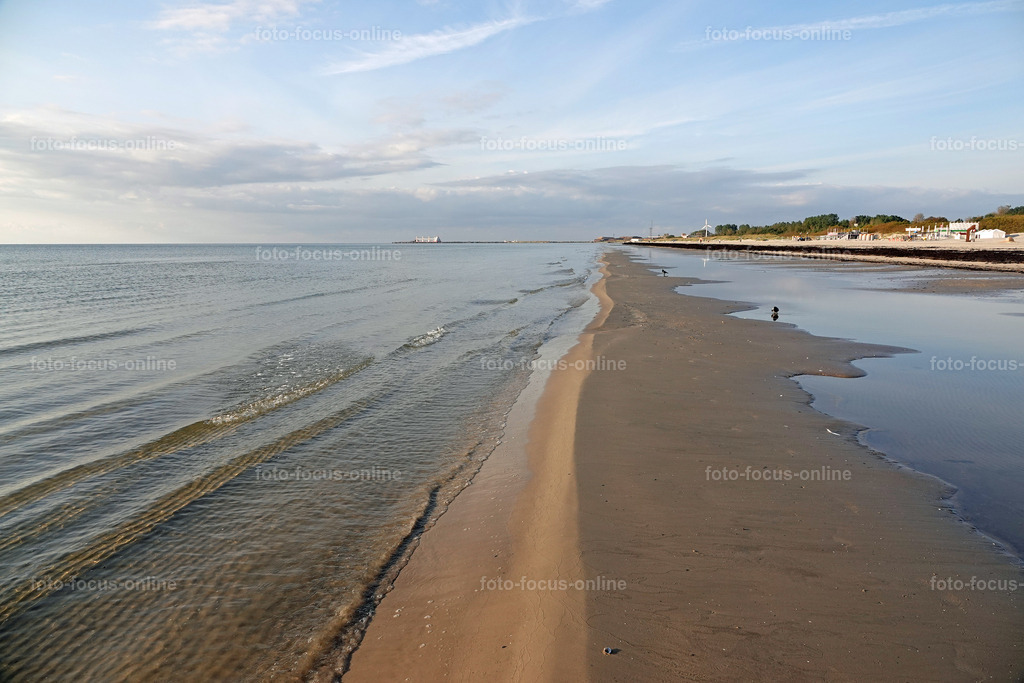 Beach attracts with unusually white and fine sand | foto-focus-online