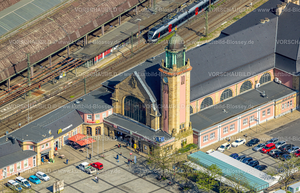 Hagen240503996 | Luftbild, Hagen Hbf Hauptbahnhof Gebäude mit Bahnhofsvorplatz Berliner Platz, Deutsche Bahn AG, Mittelstadt, Hagen, Ruhrgebiet, Nordrhein-Westfalen, Deutschland