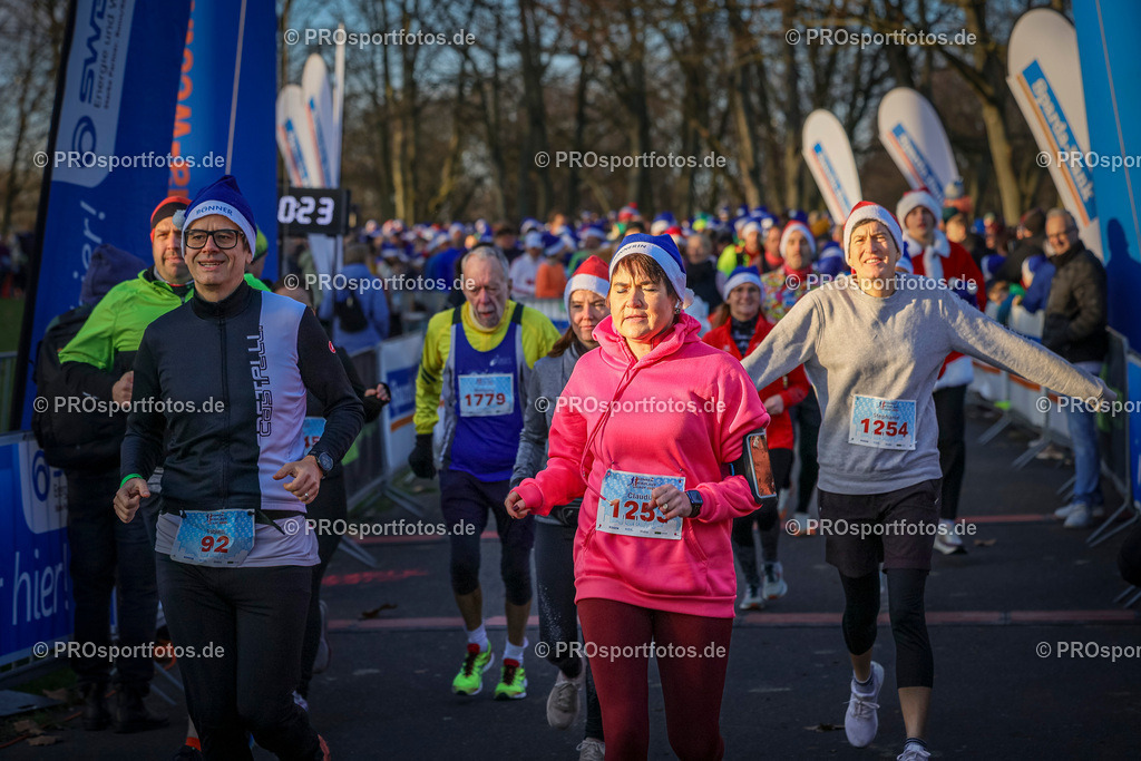 6. Bonner Nikolauslauf; Bonn, 14.12.2025 | Impressionen vom 6. Bonner Nikolauslauf am 14.12.2025 in Bonn (Nordrhein-Westfalen). 