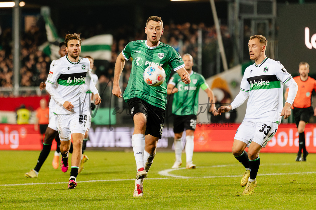2. Bundesliga, Saison 2025/26, 15. Spieltag: SC Preußen Münster - Hannover 96 | Münster, 05.12.2025: 2. Bundesliga, 15. Spieltag, SC Preußen Münster gegen Hannover 96 im LVM-Preußenstadion in Münster an. Foto: sportfotografie.ms | Markus Paletta - Realisiert mit Pictrs.com