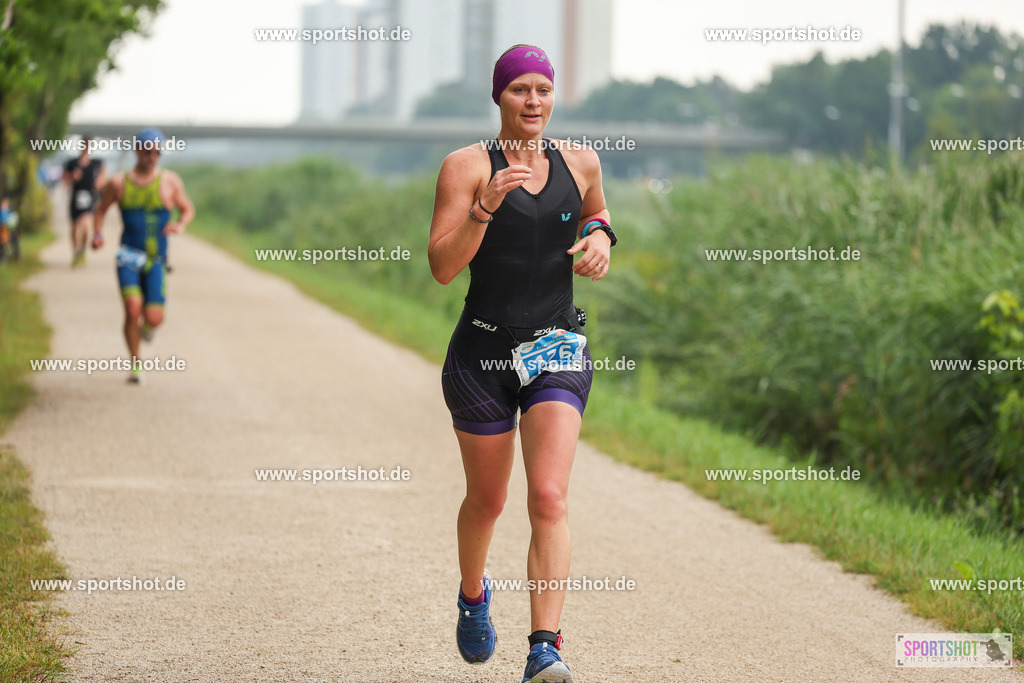 LUR_1862 | 34. M-net Erlanger Triathlon 2025 #erlangertriathlon  #mnettriathlon2025 #mnettriathlon #team #olympischedistanz #mitteldistanz #triathlon #maindonaukanal  #erlangertriathlon2025 #yourpictrs #tv1848 #tv1848erlangen  #triathlonbayern #sportinerlangen #demsportverbunden #sportshot_your_pictrs Copyright: www.sportshot.de