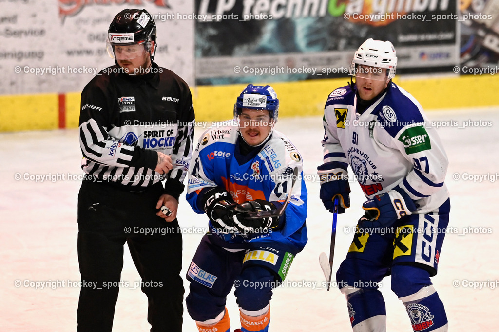 ESC Sparkasse STEINDORF vs. UECR Huben | Wucherer Gerald Referee, #11 Kalan Luka ESC Steindorf, #97 Fuetsch Johannes UECR EISBÄREN HUBEN, ESC Sparkasse STEINDORF vs. UECR Huben, ESC Sparkasse STEINDORF vs. UECR Huben am 30.01.2026 in Steindorf (Ossiachersee Halle), Austria, (Photo by Bernd Stefan)