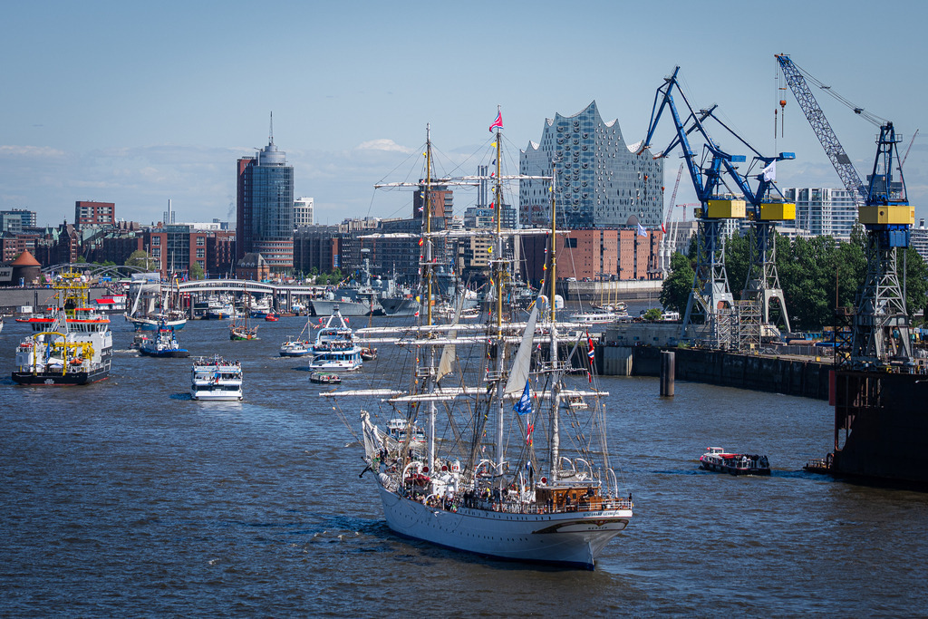 Statsraad Lehmkuhl mit Elphi | hafenmomente - Realisiert mit Pictrs.com