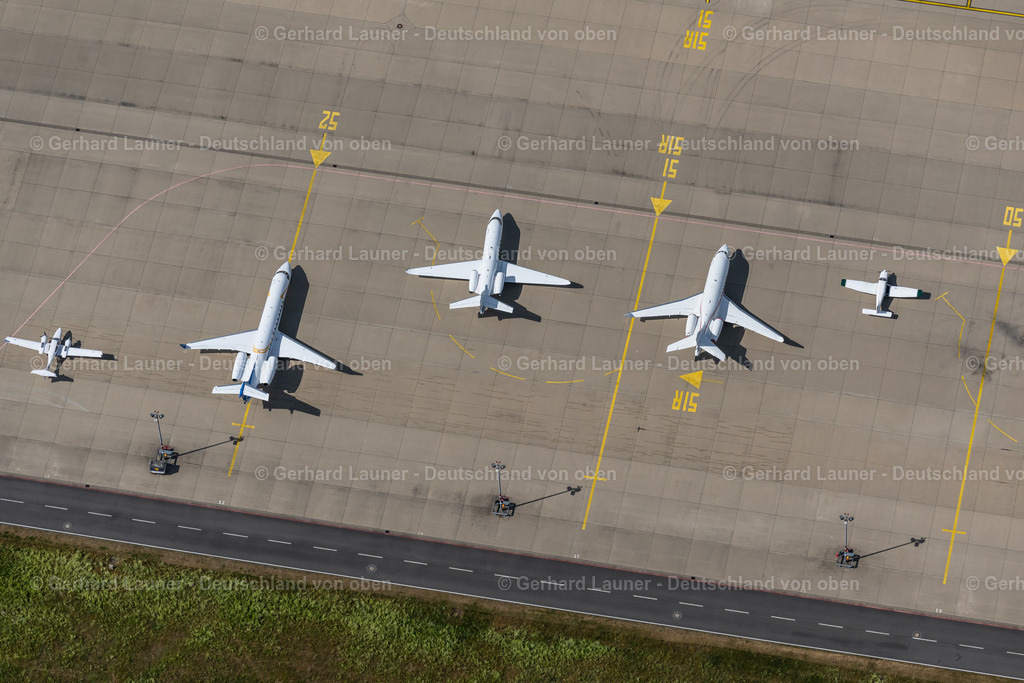 4030881 | LANGENHAGEN 02.06.2020 Passagierflugzeug auf der Parkposition - Abstellfläche auf dem Flughafen in Langenhagen im Bundesland Niedersachsen, Deutschland. Weiterführende Informationen bei: Flughafen Hannover-Langenhagen GmbH. // Passenger airplane in parking position - parking area at the airport in Langenhagen in the state Lower Saxony, Germany. Further information at: Flughafen Hannover-Langenhagen GmbH. Foto: Gerhard Launer