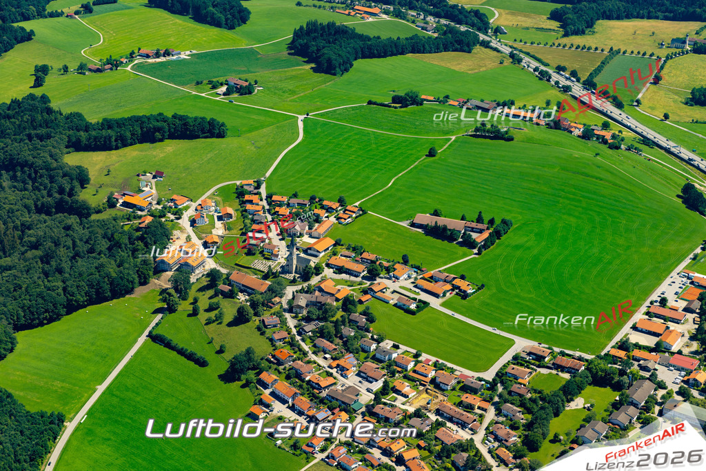 Aktuelles Luftbild von  Irschenberg - Die Luftaufnahme wurde 2022 mittels UL-Flugzeug erstellt ( keine Drohne ) - hochauflösende Kamera-Systeme von  Canon -Beste Qualität - Für grossformatige Ausdrucke geeignet. Die Geschenkidee !