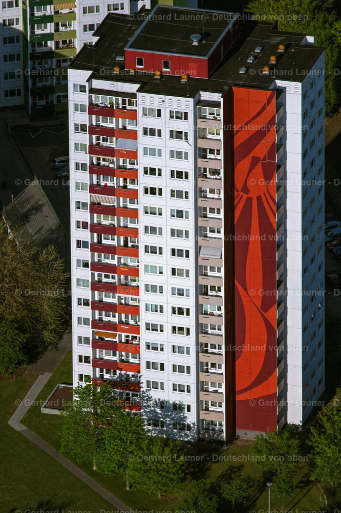 4026145 | ERFURT 06.05.2020 Hochhaus- Gebäude im Wohngebiet an der Budapester Straße im Ortsteil Moskauer Platz in Erfurt im Bundesland Thüringen, Deutschland. // High-rise building in the residential area on Budapester Strasse in the district Moskauer Platz in Erfurt in the state Thuringia, Germany. Foto: Gerhard Launer