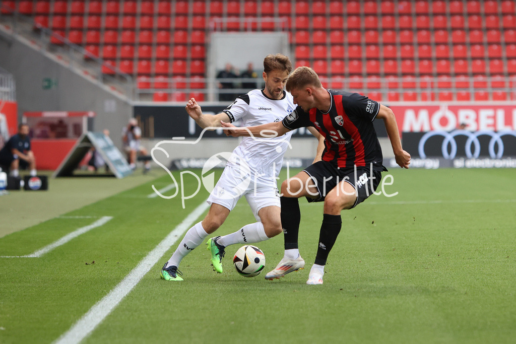 FC Ingolstadt - SV Waldhof Mannheim | im Duell Lukas KLUENTER (Waldhof #24) und Benjamin KANURIC (FCI #8) / Zweikampf