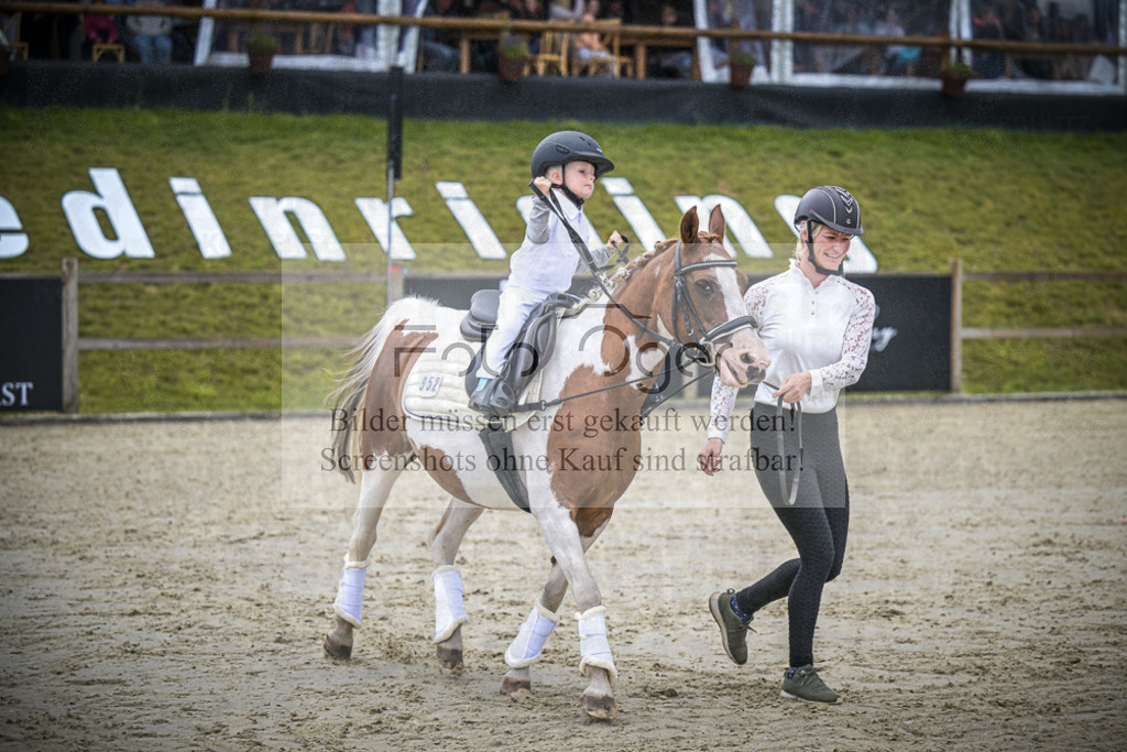 DOS_0180 | Entdecke hochwertige Reitturnierfotos von Foto Oger. Professionell, emotional und authentisch – jetzt Lieblingsmomente im Shop bestellen.Deutschlandweite Turnierfotografie. - Realisiert mit Pictrs.com
