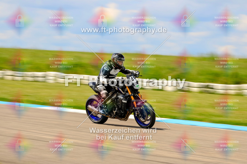 MotoTeam-0566 | Hier findet Ihr Bilder von Touristenfahrten auf der Nürburgring Nordschleife oder von anderen Veranstaltungen die ich besucht habe. Viel Spass beim Durch Schauen 