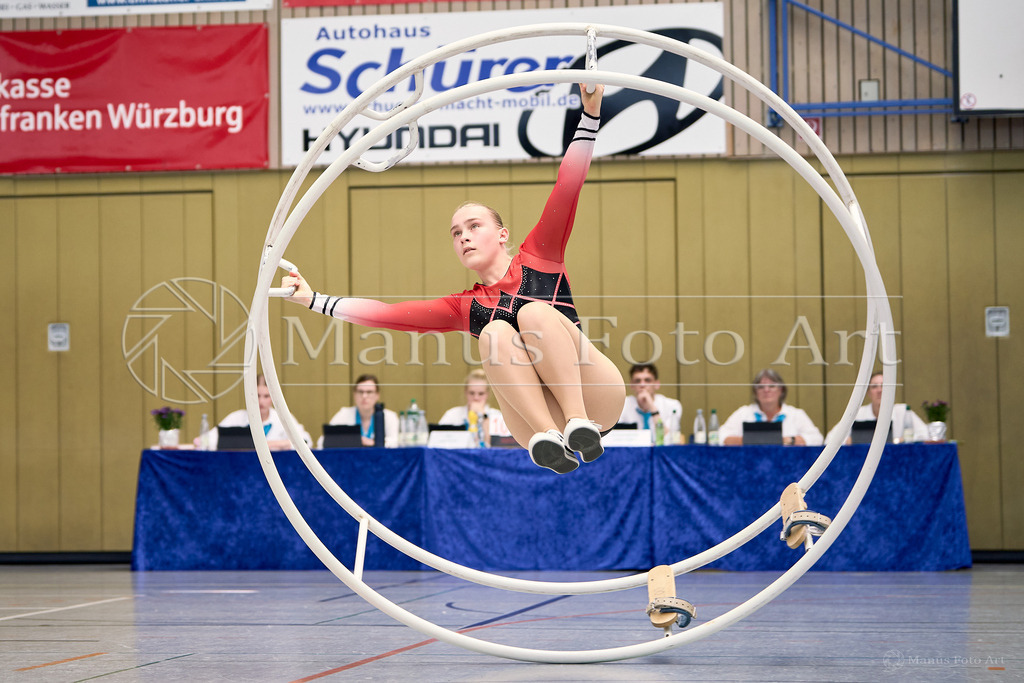 B-DSC00557 | Professionelle Sportfotografie in Hamburg, Schleswig-Holstein und Niedersachsen – spezialisiert auf Rhönrad, Geräteturnen, Leistungsturnen und rhythmische Sportgymnastik. Bundesweite Begleitung von Rhönrad-Events. Jetzt Sport-Fotos - Realisiert mit Pictrs.com