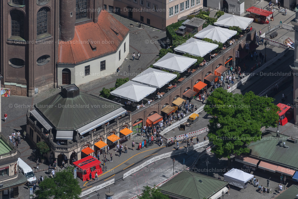 4031146 | MüNCHEN 12.06.2020 Einkaufsstraße am Petersplatz mit Verkaufsständen am Viktuialienmarkt in München im Bundesland Bayern, Deutschland. Weiterführende Informationen bei: mux.de Online GmbH. // Shopping street am Petersplatz with Verkaufsstaenden on Viktuialienmarkt in Munich in the state Bavaria, Germany. Further information at: mux.de Online GmbH. Foto: Gerhard Launer