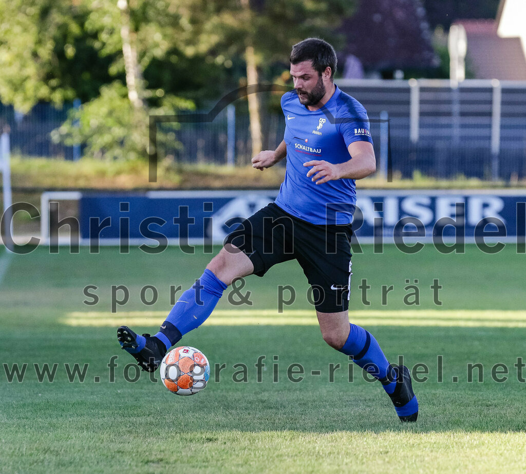 2023-07-14_026_FC_Langengeisling_gegen_FC_Velden-Eberspoint | Erding, Deutschland, 14.07.2023:
Fußball, Bezirksliga Oberbayern Ost 2023 / 2024, Testspiel, FC Langengeisling gegen FC Velden-Eberspoint, Endergebnis: 5:0

Robert Walter (FC Velden-Eberspoint, #5)

Foto: Christian Riedel / fotografie-riedel.net