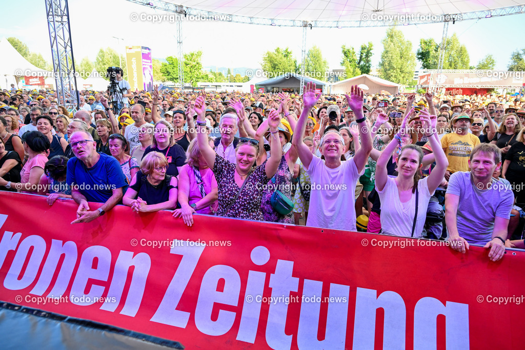 Linzer Kronefest 2023_ 19.08.2023-80 | 19.08.2023, Linzer Kronefest 2023, AUT, im Bild Linzer Kronefest 2023, Hauptbuehne, Wir 4 plus Eins

Fans, Menschen, Party, Stimmung