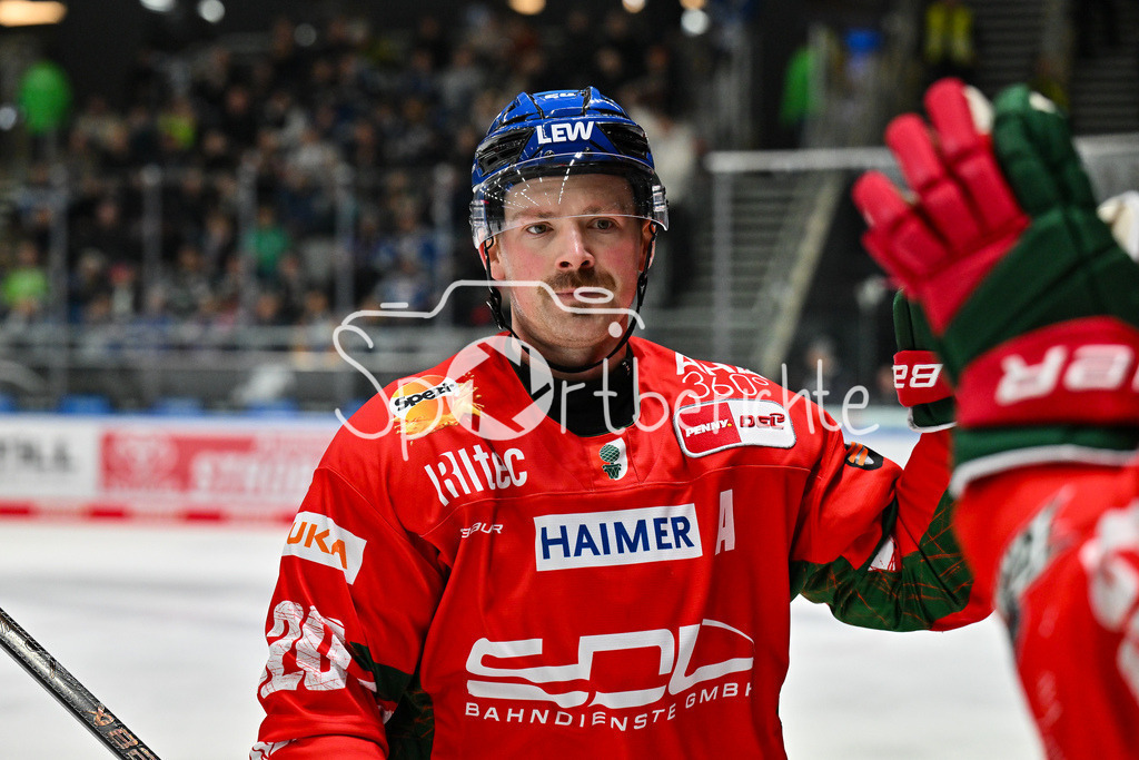 Augsburger Panther - Schwenninger Wild Wings | AUGSBURG, DEUTSCHLAND - 2. NOVEMBER: Jubel der Panther nach dem Treffer zum 2-1 durch Cody KUNYK (Augsburger Panther 20), Tor / Torschuetze / Freude / Happy beim Ligaspiel zwischen den Augsburger Panthern und den Schwenninger Wild Wings am 17. Spieltag der Penny DEL im Curt Frenzel Stadion am 02.11.2025